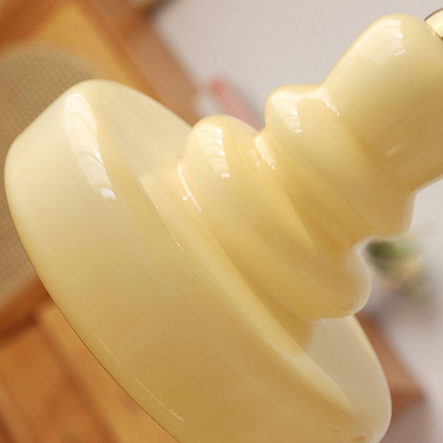 Skulptural pendellampa i glas med modern design för kök matsal och vardagsrum