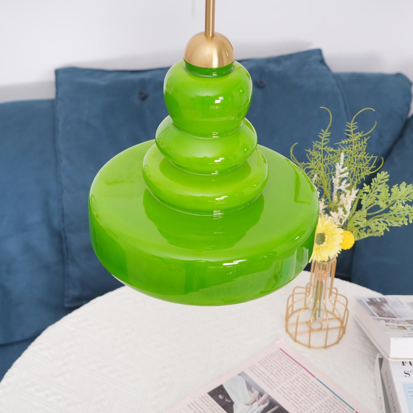 Skulptural pendellampa i glas med modern design för kök matsal och vardagsrum