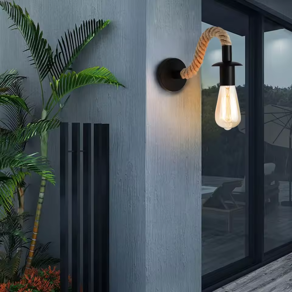 Noster | Vägglampa i järn med hamparep och rustik design för hemmet