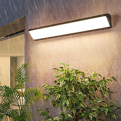 Modern avlång vägglampa med LED-belysning för utomhusbruk