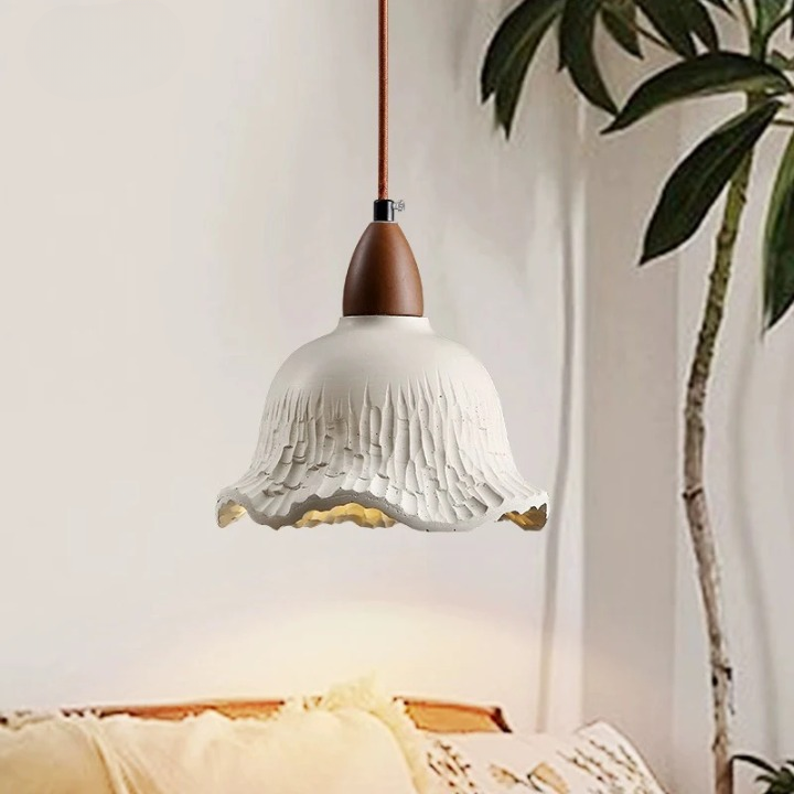 Krämfärgad retro LED takpendel i blomform med cementfinish