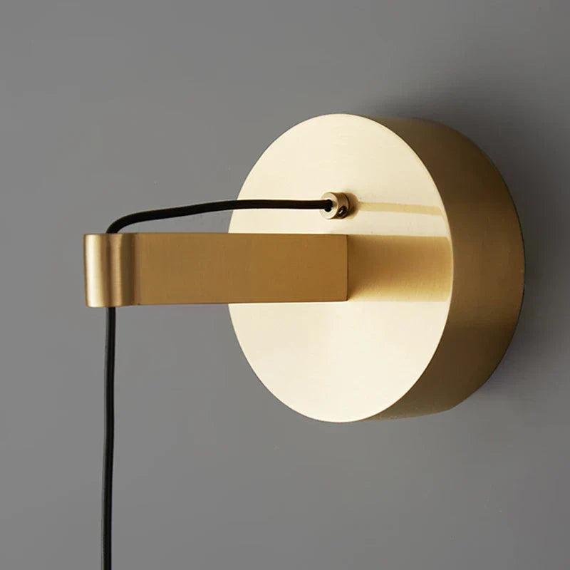 Nordisk vägglampa i koppar med justerbar höjd – elegant LED-belysning