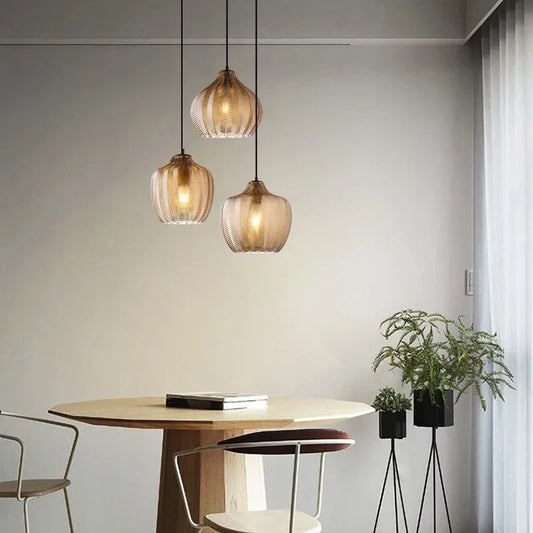 Nordisk vågig glastakpendel med LED – minimalistisk och elegant design