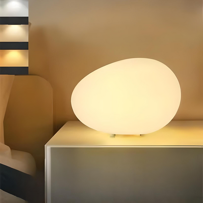 Elvio | Stenformad bordslampa med varmt sken och dekorativ design