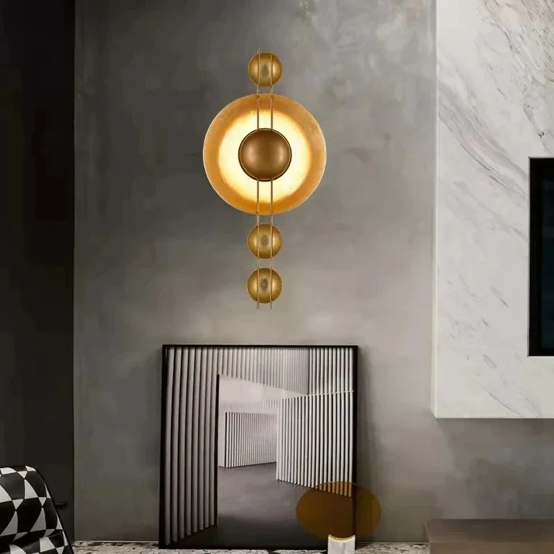 Art déco vägglampa i metall med gyllene finish för hall och sovrum