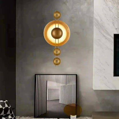 Art déco vägglampa i metall med gyllene finish för hall och sovrum