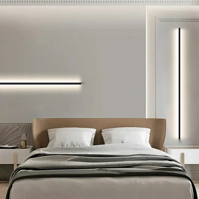 Vägglampa i aluminium med minimalistisk kubdesign och dimbar LED-belysning