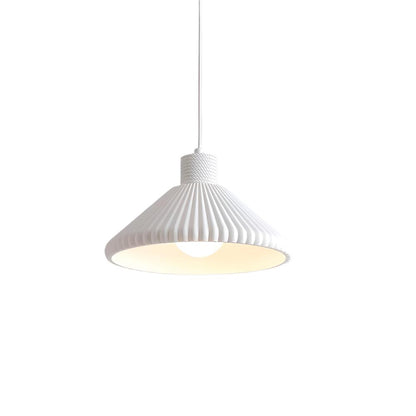 Nordisk plisserad pendellampa i resin – stilren design för hem och café