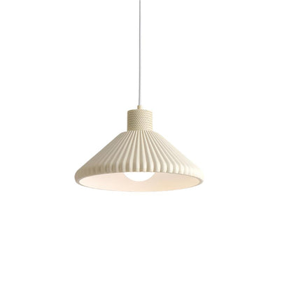 Nordisk plisserad pendellampa i resin – stilren design för hem och café