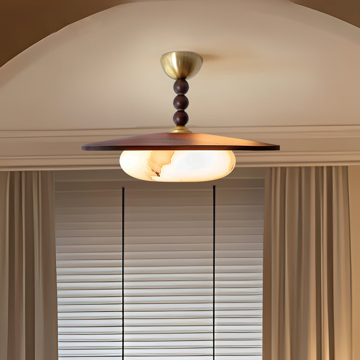 Modern taklampa i alabaster och trä med mässingsdetaljer – LED plafond för vardagsrum, kök och matsal