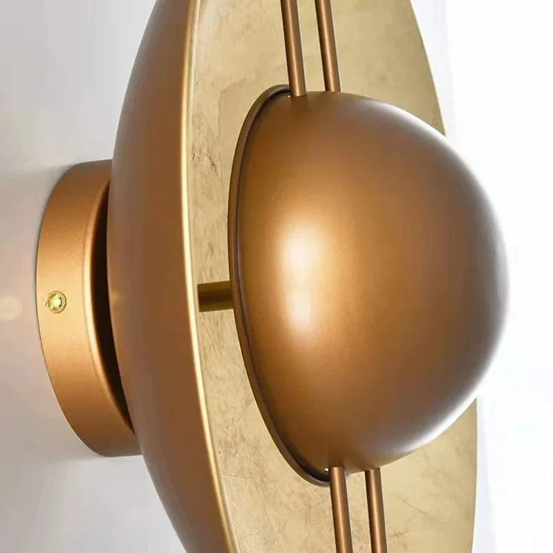Art déco vägglampa i metall med gyllene finish för hall och sovrum