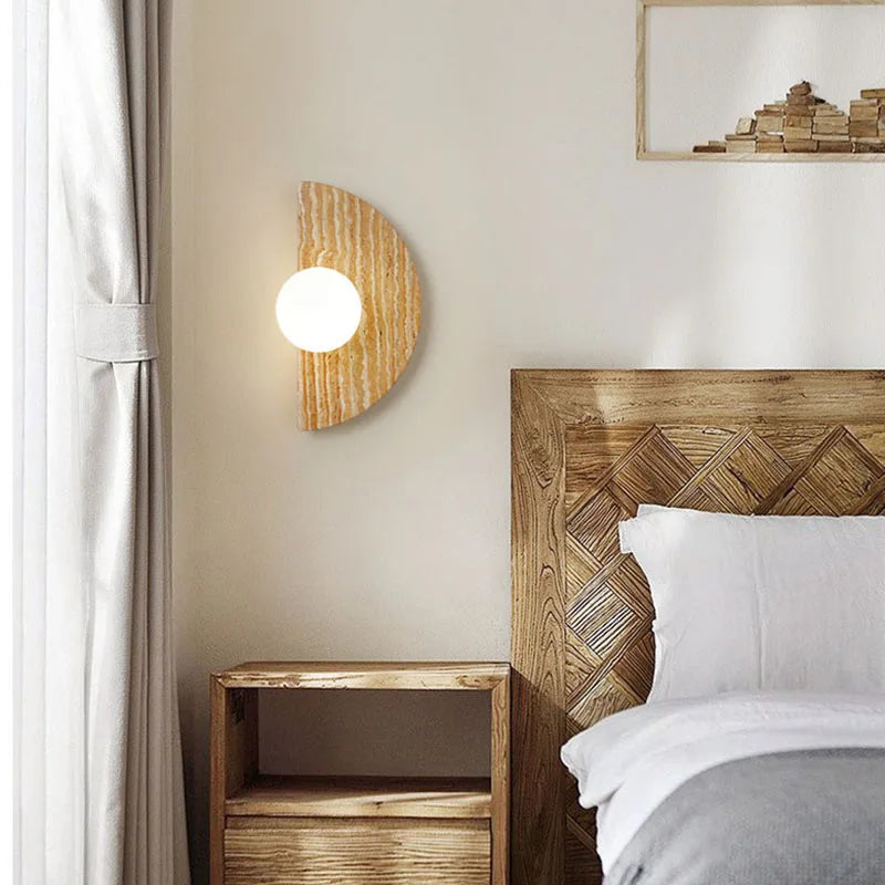 Vägglampa i natursten och frostat glas med halvcirkel-design för sovrum och vardagsrum
