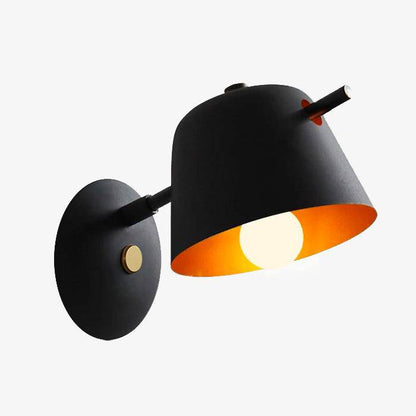 Modern vägglampa i metall med elegant europeisk design