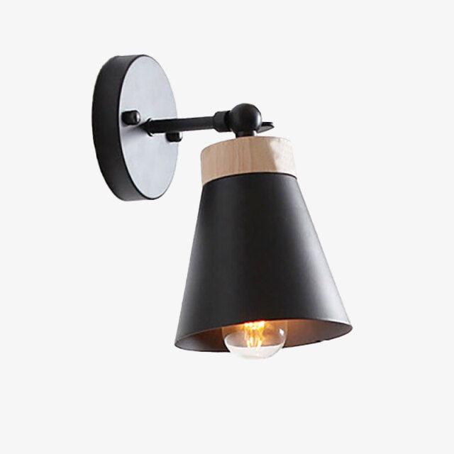 Modern vägglampa i metall med nordisk design