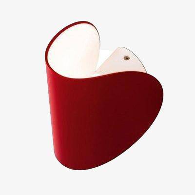 Modern vägglampa i metall med hjärtformad LED-design