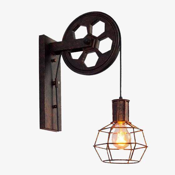 Vintage vägglampa i industriell design med justerbar metallarm och trissa