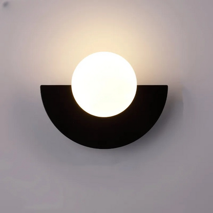 Nordisk vägglampa i färgad metall med LED för sovrum vardagsrum korridor