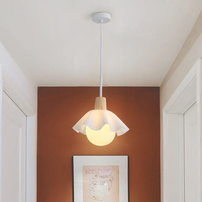 Nordisk pendellampa i trä med blomformad design och LED för matsal sovrum och vardagsrum