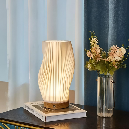 French cream veckad bordslampa med modern design och justerbart LED-ljus