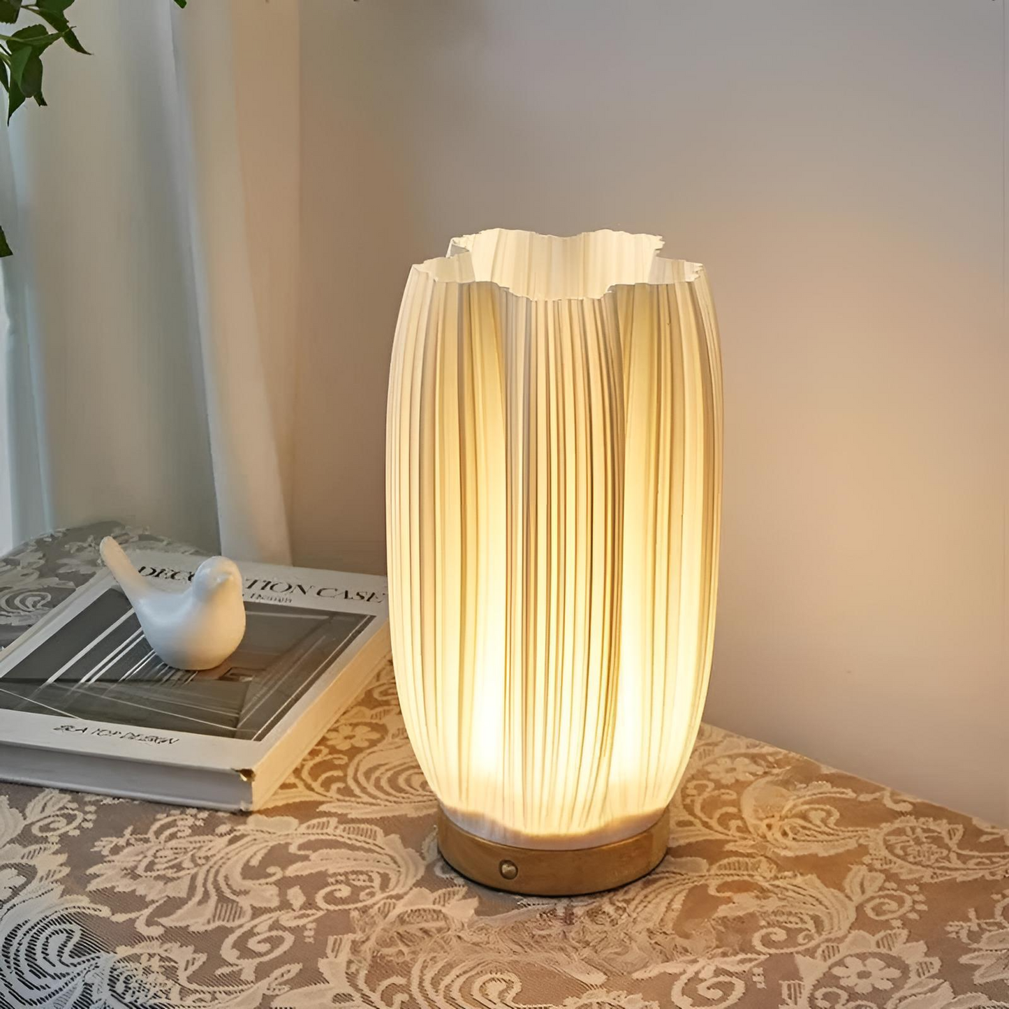 French cream veckad bordslampa med modern design och justerbart LED-ljus