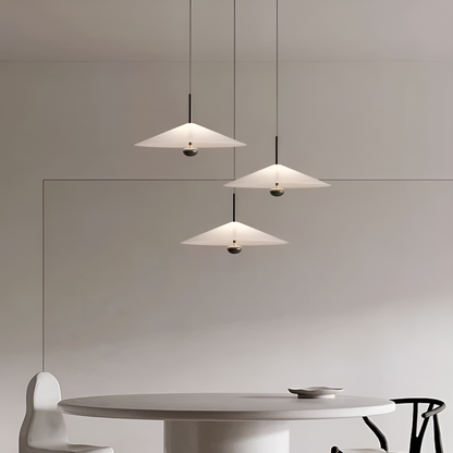 Modern vit pendellampa i minimalistisk design för kök och vardagsrum