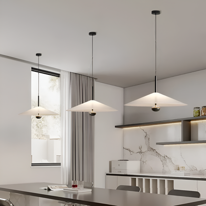 Modern vit pendellampa i minimalistisk design för kök och vardagsrum