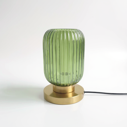 Bordslampa med ribbad glasskärm och guldfot – elegant accentbelysning för hem och hotell