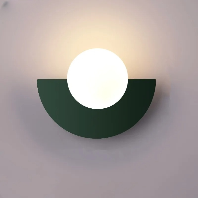 Nordisk vägglampa i färgad metall med LED för sovrum vardagsrum korridor