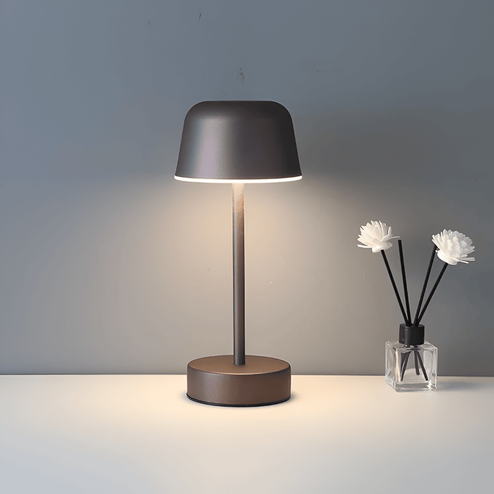 Retro färgglad LED bordslampa i metall med dimbart ljus och sladdlös design