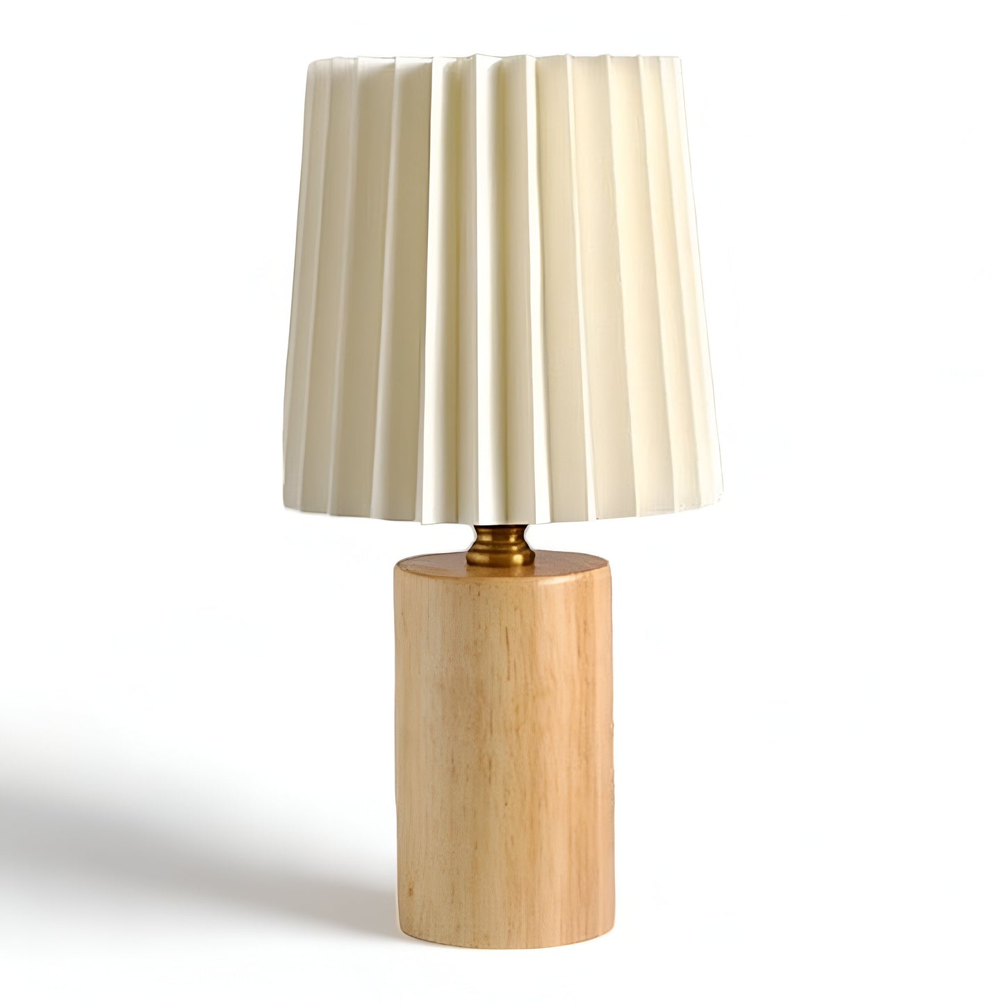 Bordslampa i trä med veckad tygskärm och varmt LED-ljus