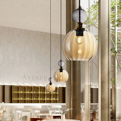Färgglad glasboll pendellampa – exklusiv nordisk design för matsal och vardagsrum