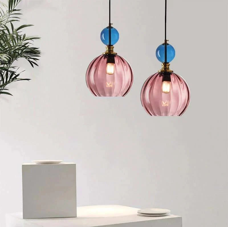 Färgglad glasboll pendellampa – exklusiv nordisk design för matsal och vardagsrum
