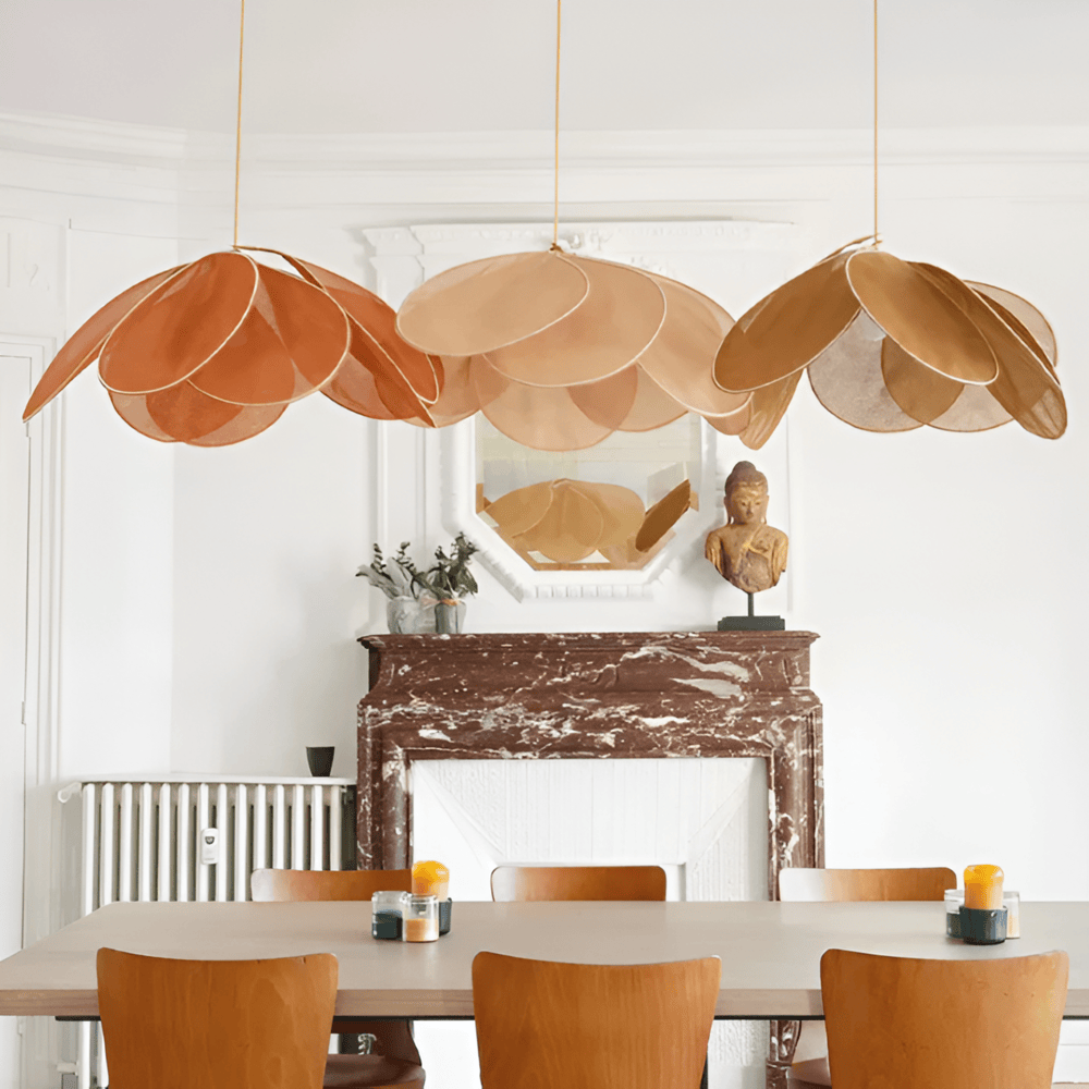 Blominspirerad pendellampa i tyg med LED och skandinavisk design