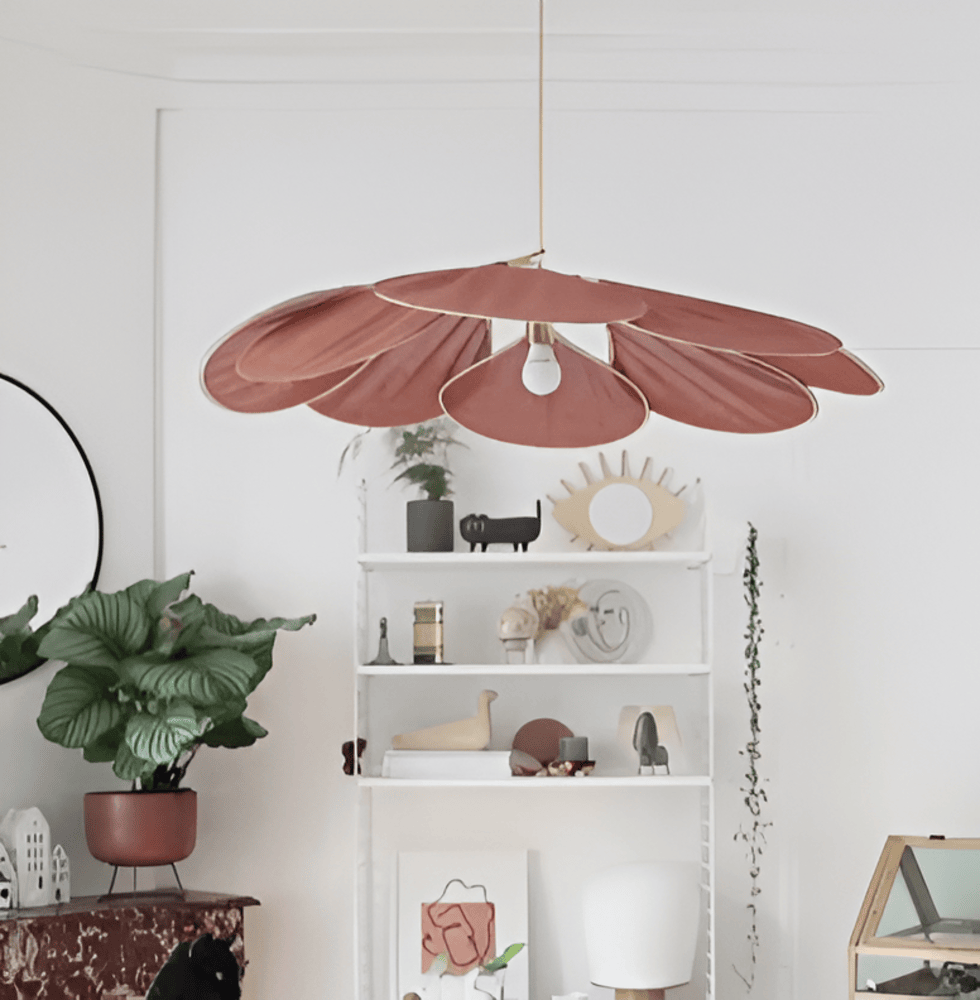 Blominspirerad pendellampa i tyg med LED och skandinavisk design