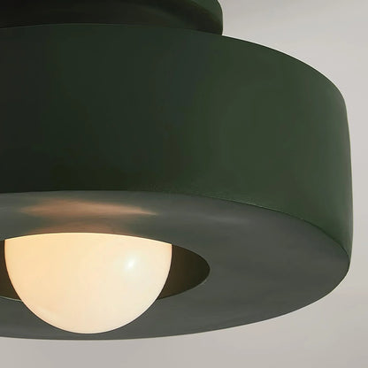 Modern taklampa i minimalistisk design med LED och metallfinish