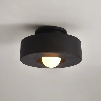 Modern taklampa i minimalistisk design med LED och metallfinish