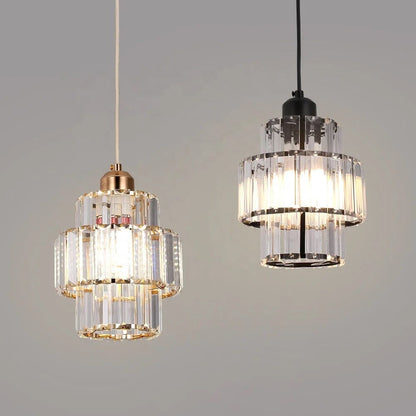 Elegant kristallpendel i svart eller guld med justerbar höjd och varm LED