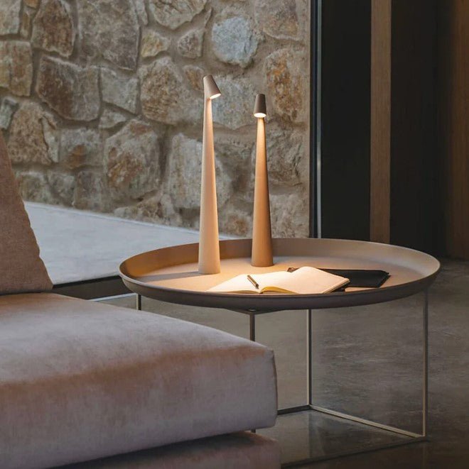 Nordisk trådlös bordslampa med touch och dimbart LED-ljus för flexibel belysning