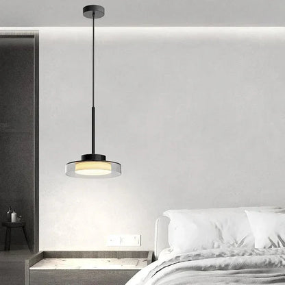 Nordisk modern LED taklampa med tre ljuskällor i järn och akryl för matsal vardagsrum kök
