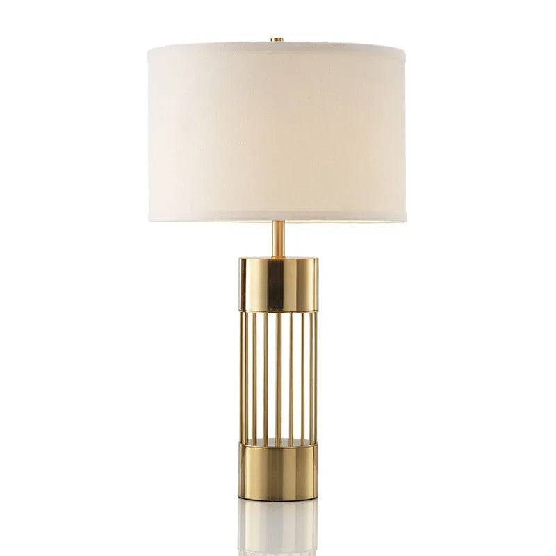 Exklusiv bordslampa i mässing med linneskärm – modern design och varm belysning