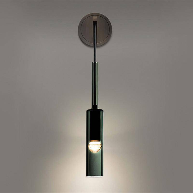 Modern vägglampa i svart metall – stilren och elegant belysning
