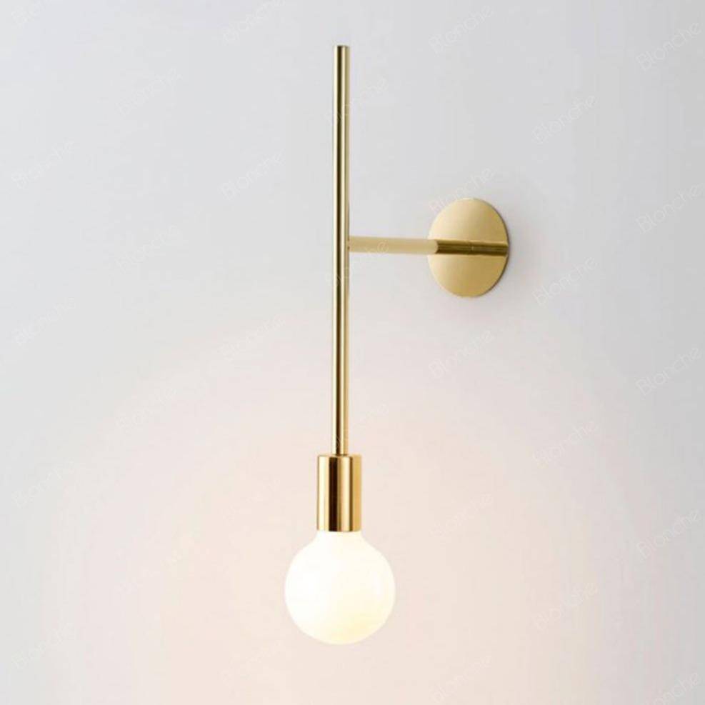 Modern vägglampa i metall med minimalistisk design