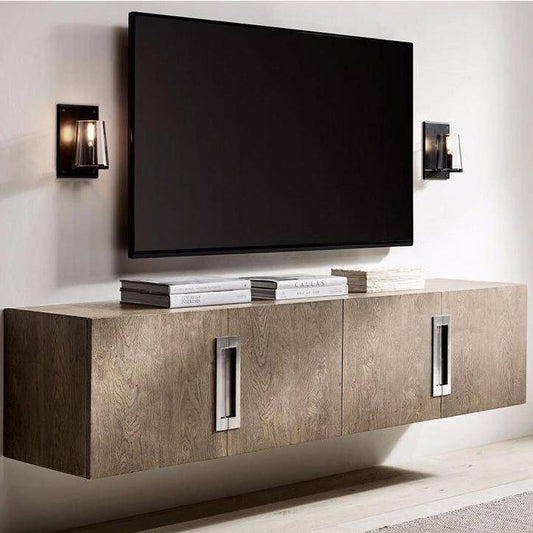 Modern vägglampa i metall med glasdetalj