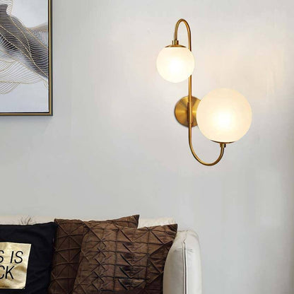 Vägglampa i metall och frostat glas med dubbel ljuskälla