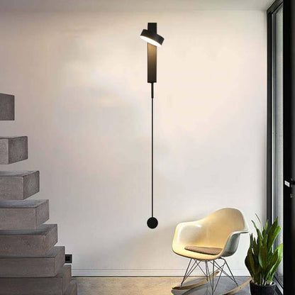 Justerbar vägglampa i metall med integrerad LED