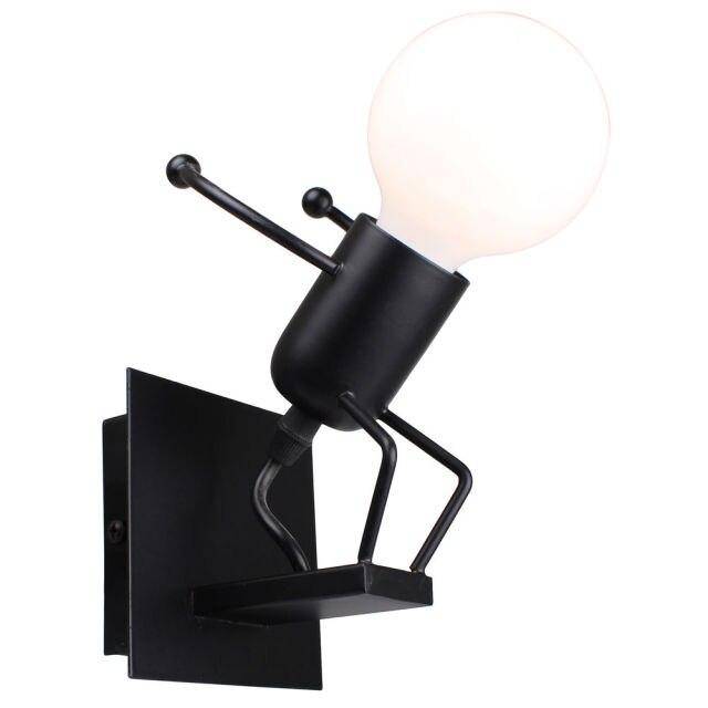 Vägglampa i metall med robotdesign och E27-kompatibilitet för barnrum