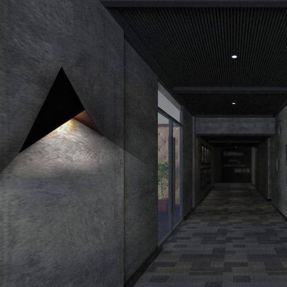 Triangelformad vägglampa i metall med integrerad LED-belysning