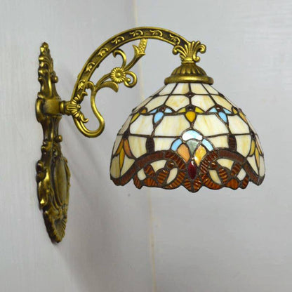 Tiffany vägglampa i färgat glas – klassisk Art Deco-belysning