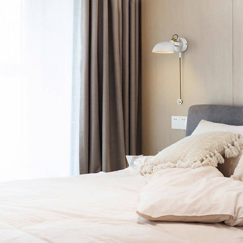 Vägglampa i metall med tidlös design