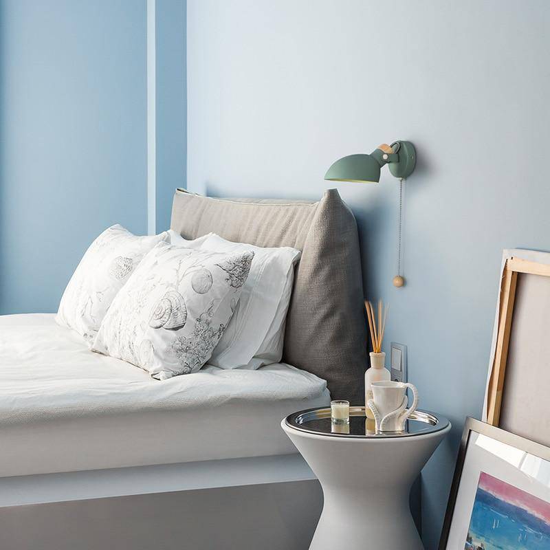 Vägglampa i metall med tidlös design